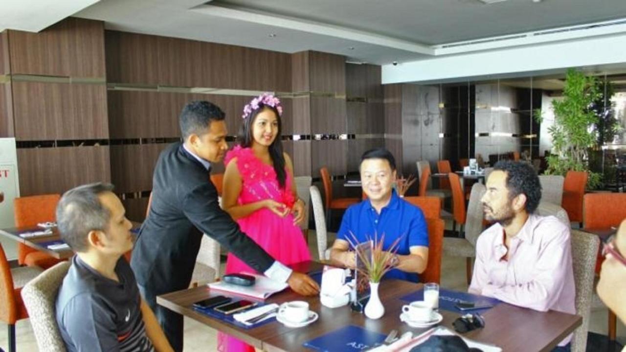 Aston Kupang Hotel & Convention Center Buitenkant foto