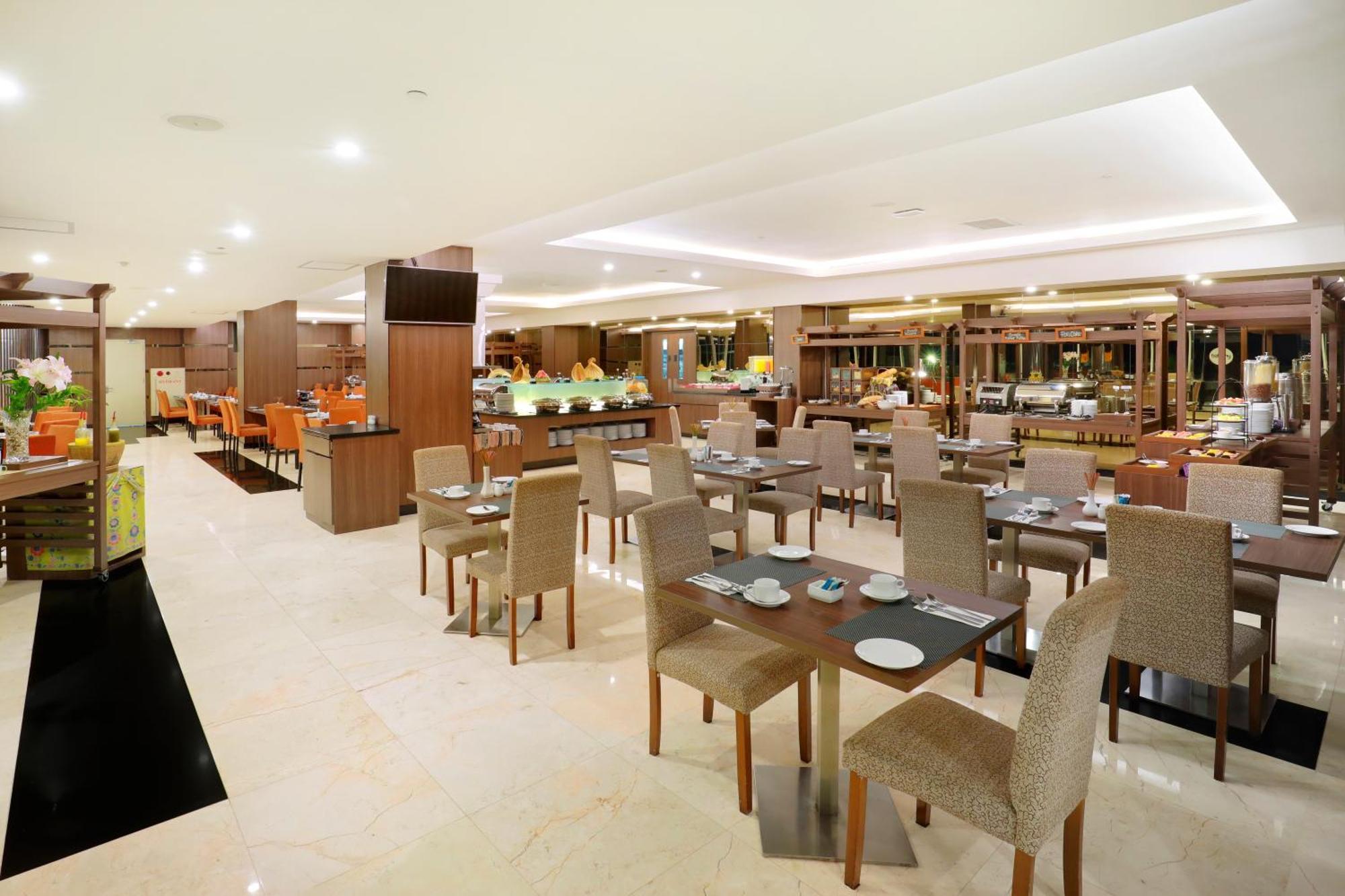 Aston Kupang Hotel & Convention Center Buitenkant foto