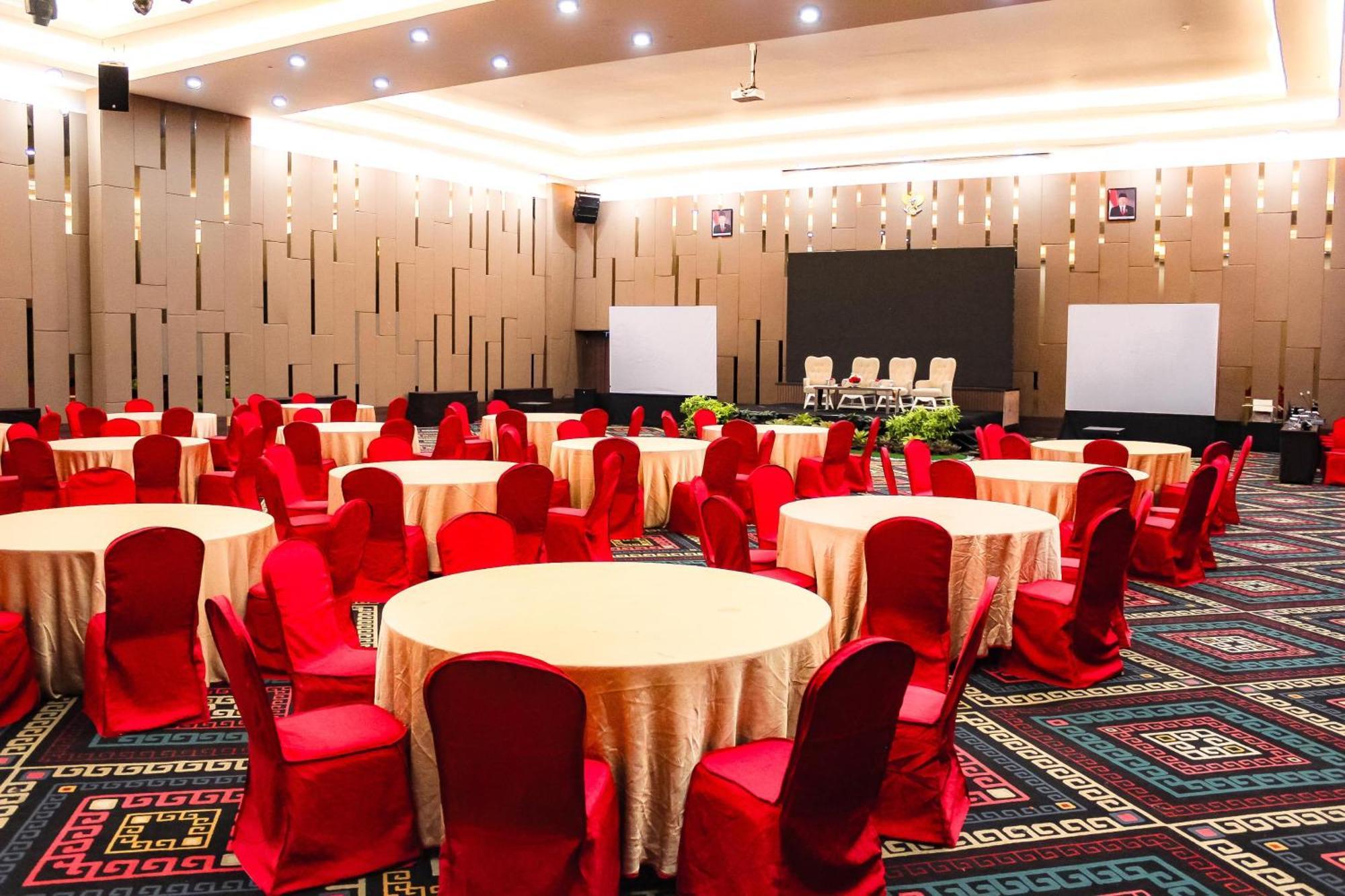 Aston Kupang Hotel & Convention Center Buitenkant foto