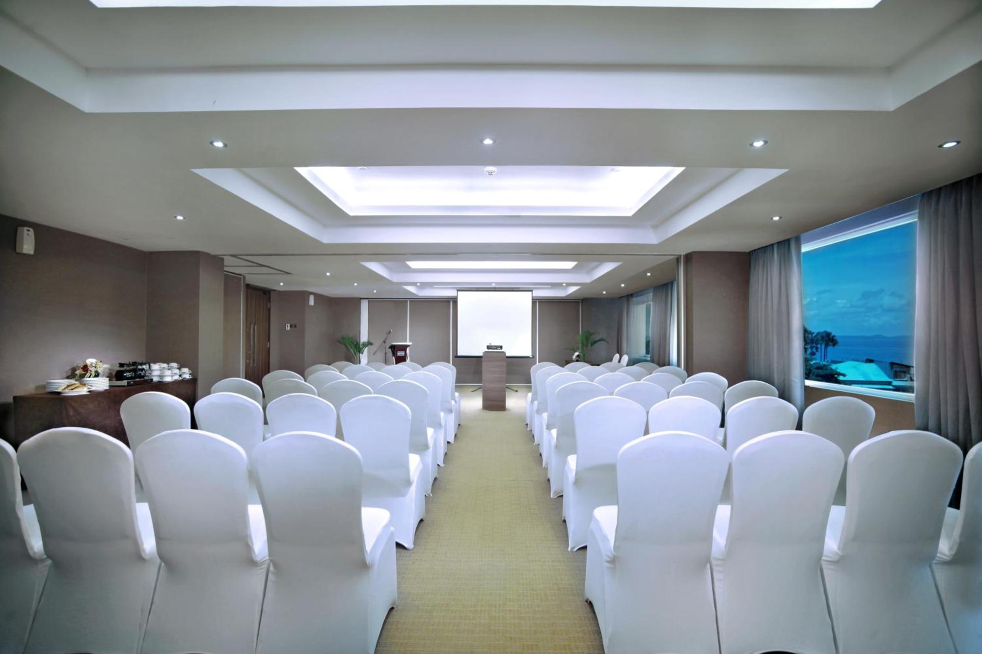 Aston Kupang Hotel & Convention Center Buitenkant foto