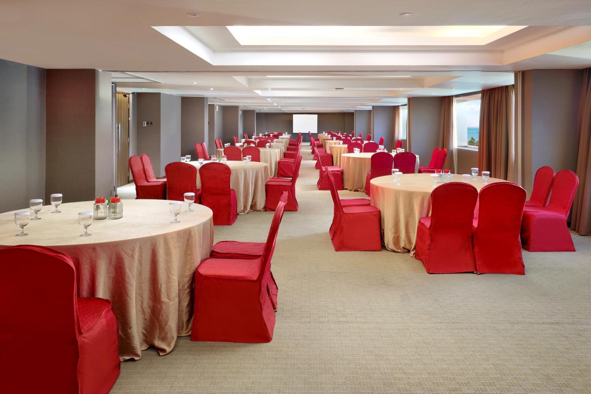 Aston Kupang Hotel & Convention Center Buitenkant foto