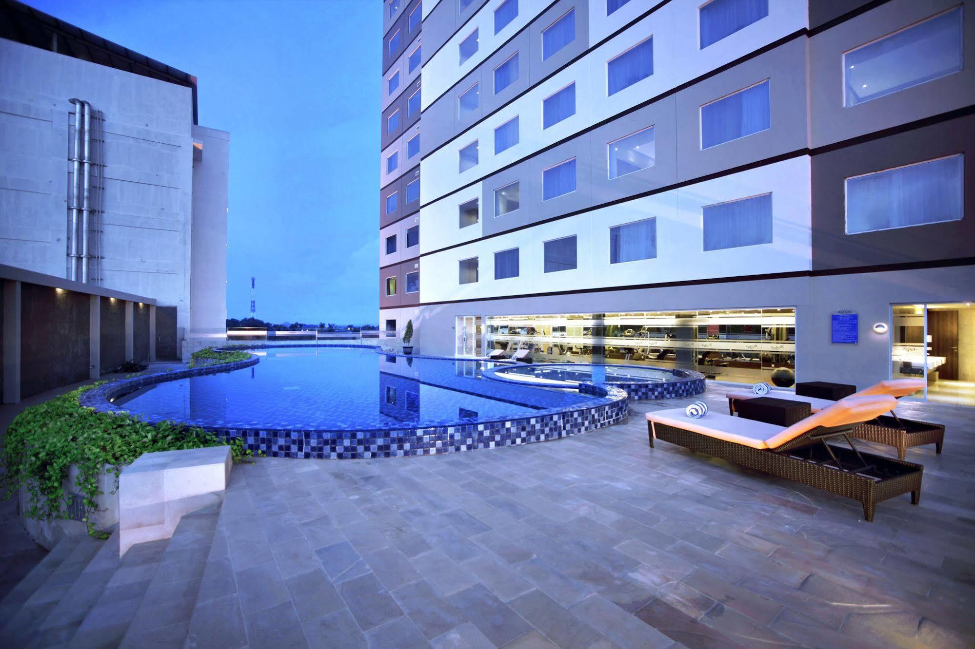 Aston Kupang Hotel & Convention Center Buitenkant foto